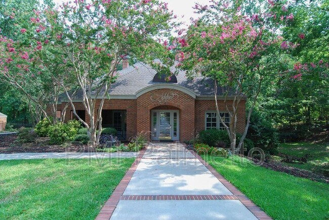 Building Photo - 212 Brookstone Way