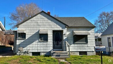 Building Photo - Comfortable home in NW Pendleton