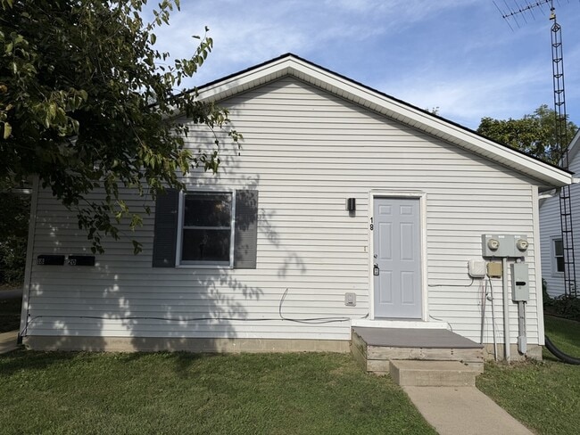 Building Photo - 18 Oakwood Ave