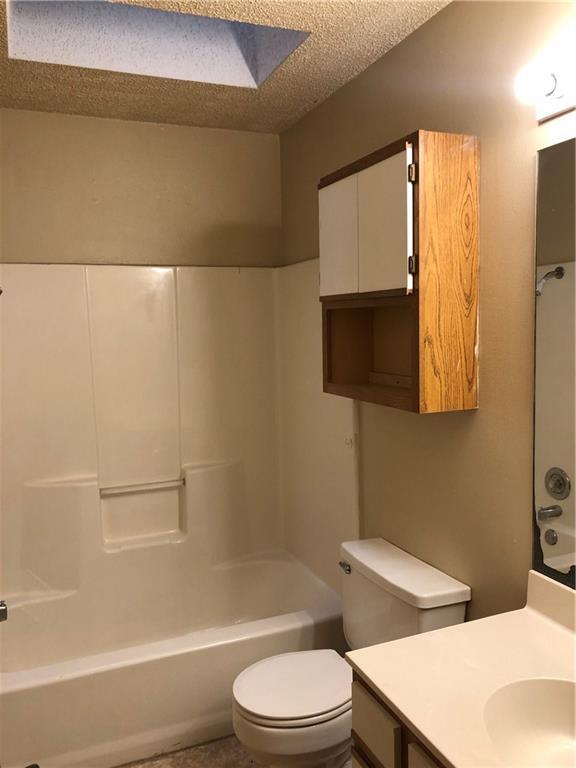 Building Photo - 609 W Adams St