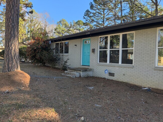 Building Photo - 3108 Erskine Dr