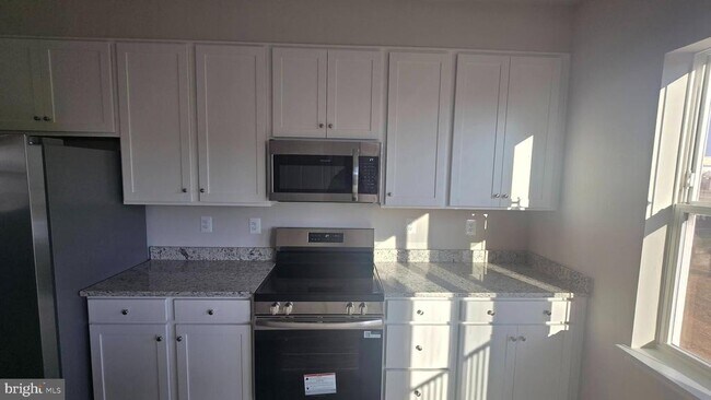 Building Photo - 36 Canning Rd