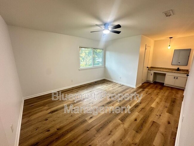 Building Photo - 6004 Cowin Dr NW