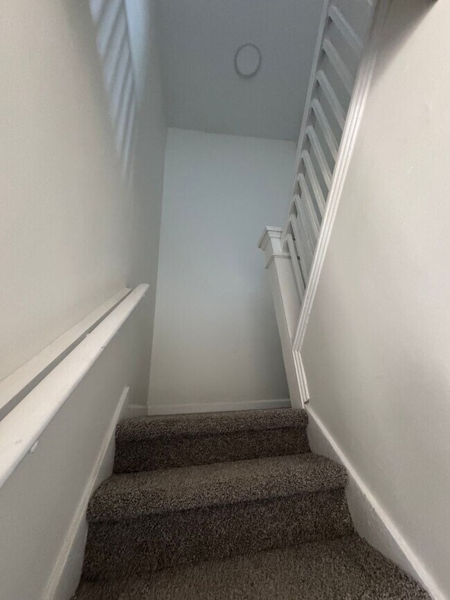 Building Photo - 3 Bedroom. Fully remodeled,  Close to I-77 and downtown Statesville.