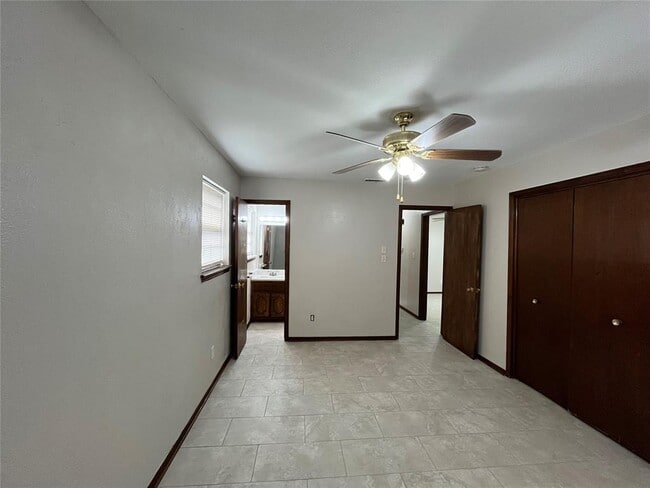 Building Photo - 1505 Kingston Rd