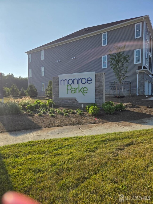Building Photo - 28211 Radford Ct