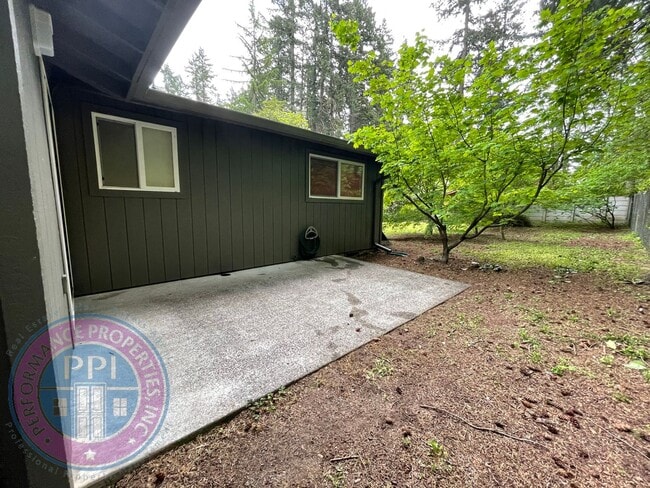 Building Photo - Lake Oswego! Lake Grove Ranch, Beautiful Outdoor Living Space, Park Like Setting!  Single Level R...