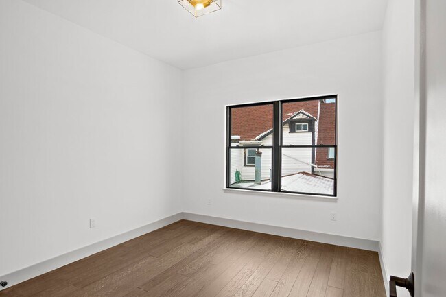 Building Photo - 127 E Cottage St