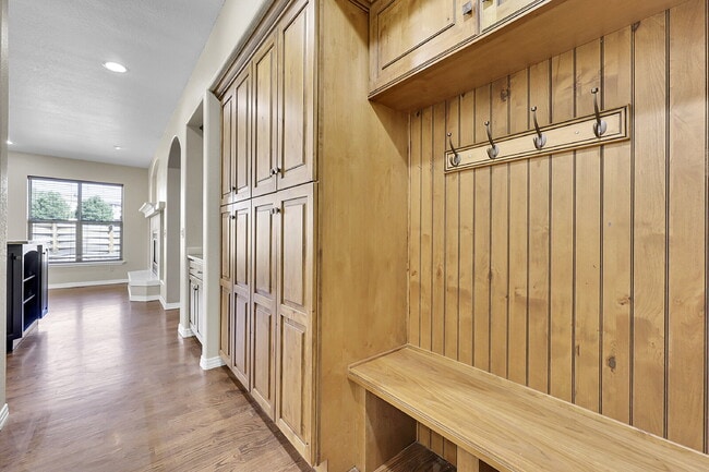 Building Photo - $3,495 - 4 Bed, 4 Bath Home with 4 Car Gar...