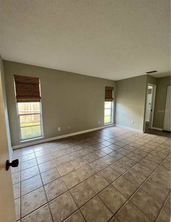 Building Photo - 2224 Willow Tree Trail