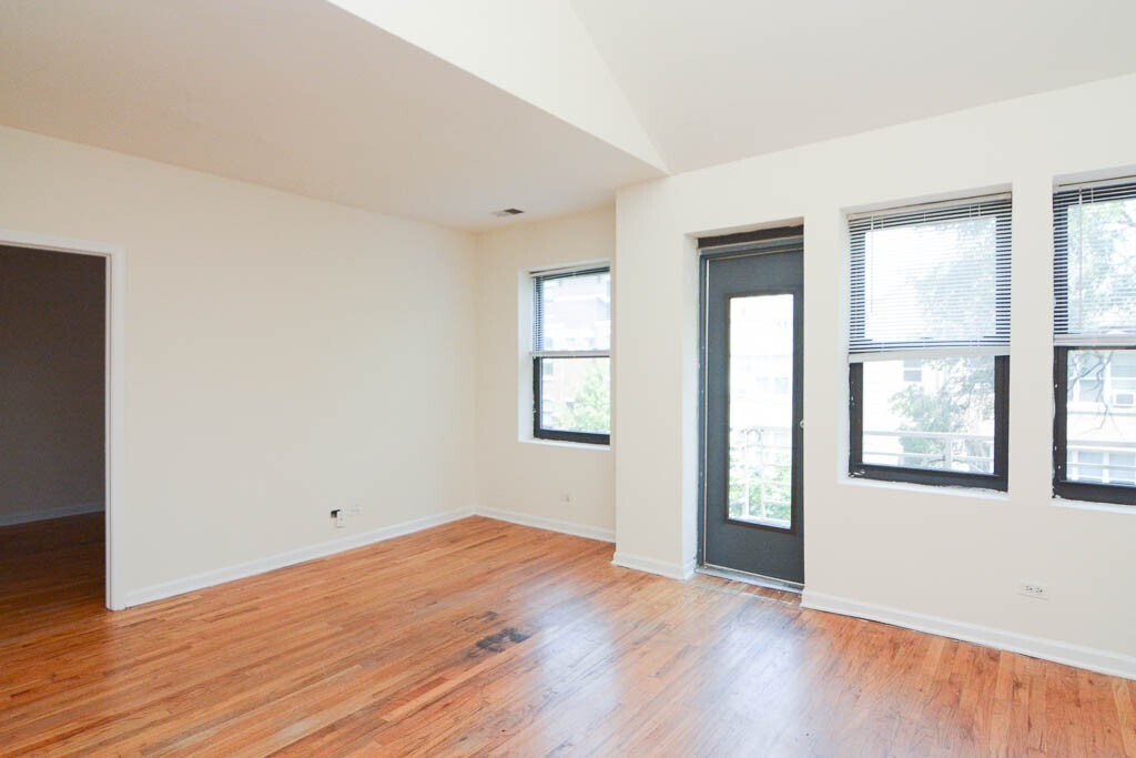 Building Photo - 920 W Dakin St