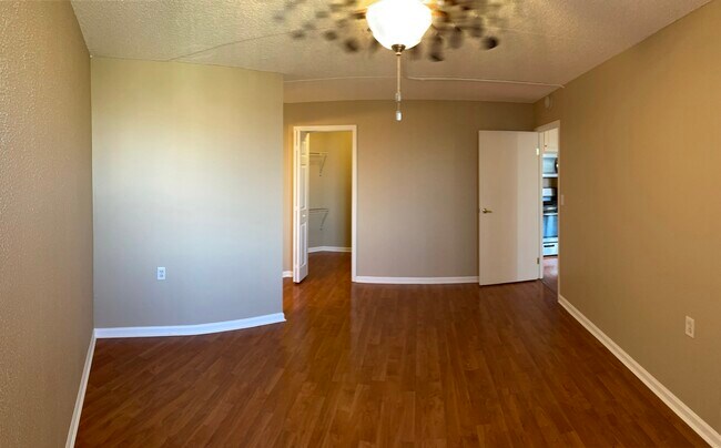 Building Photo - 1750 N Marywood Ave