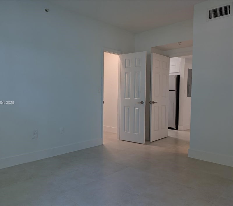 Building Photo - 140 SW 117th Ave