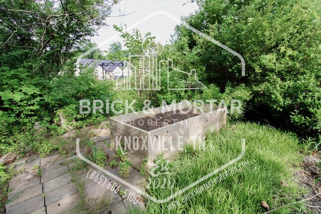 Building Photo - 613 Chapel Point Ln