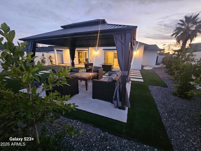 Building Photo - 2817 N 71st Pl