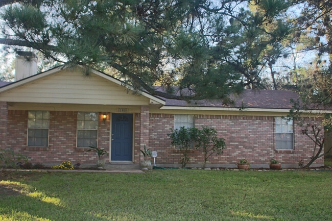 Building Photo - Fenced Yard - Close to Everything