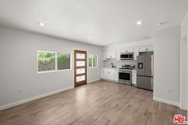 Building Photo - 2231 Laverna Ave