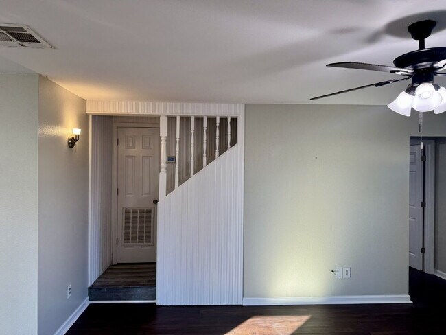 Building Photo - FRESHLY PAINTED 4 bedroom home in Lynn Haven!