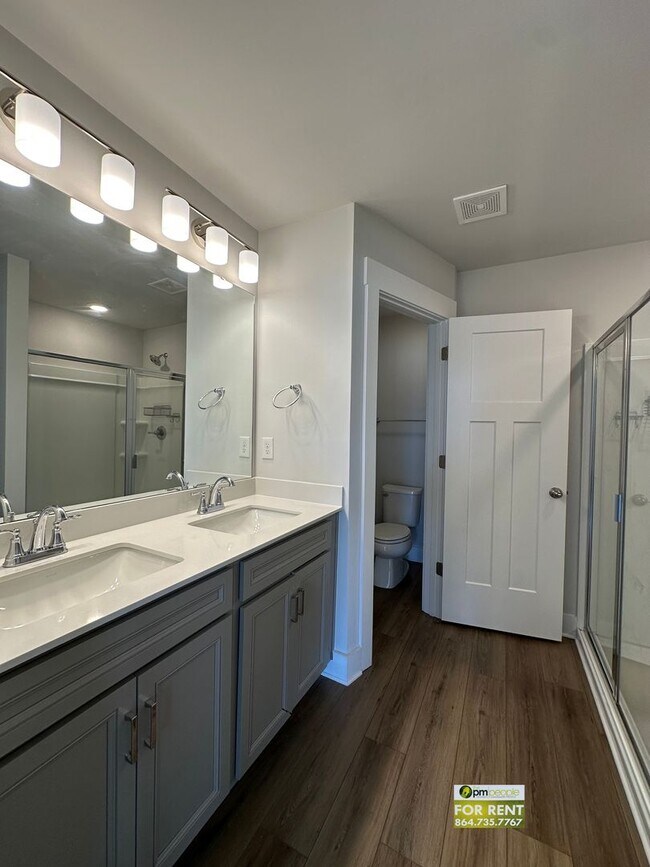 Building Photo - 3/2.5 Townhome Available Now!