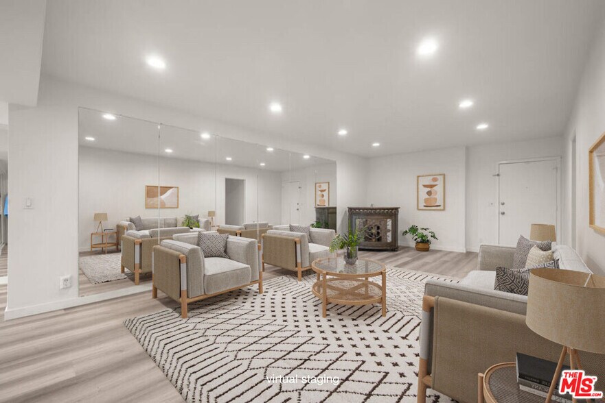 Building Photo - 423 S Rexford Dr