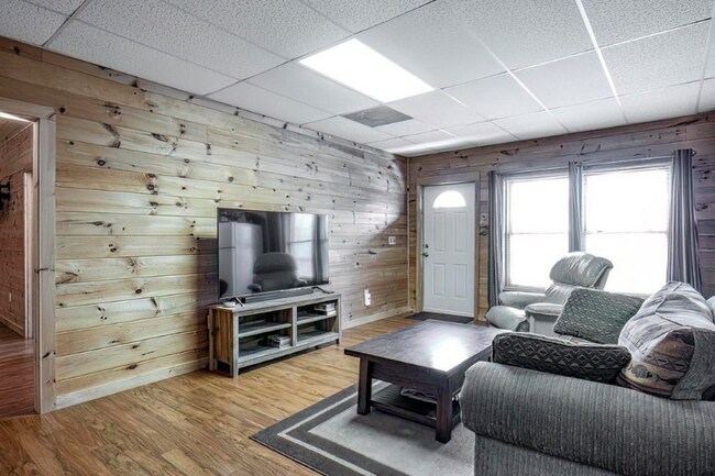 Building Photo - 54 Henderson Ln