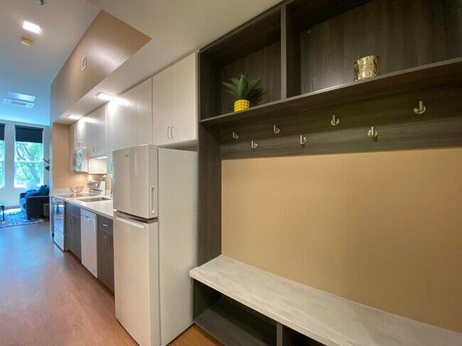 Building Photo - 83 Hanover St