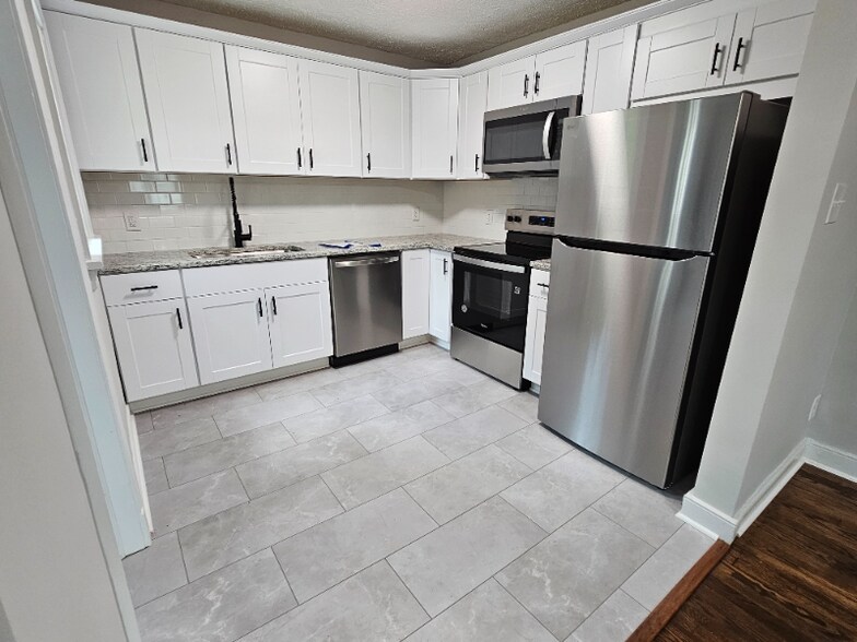 Building Photo - 8603 Ackley Ave