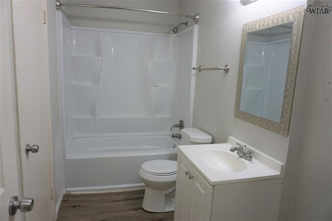 Building Photo - 3 Bedroom Iowa Park Home