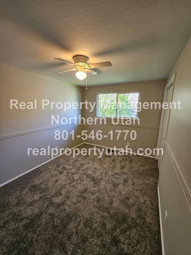 Building Photo - Lovely 5 Bedroom Home in Layton Available Now!