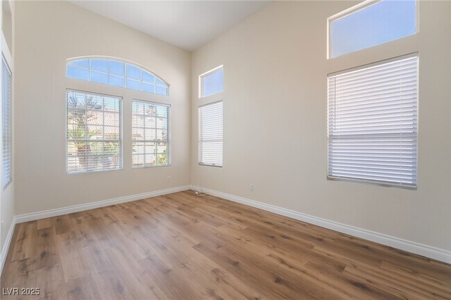 Building Photo - 8250 Fox Tail Way