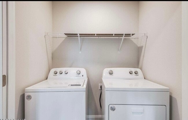 Building Photo - 12289 Sinclair Dr