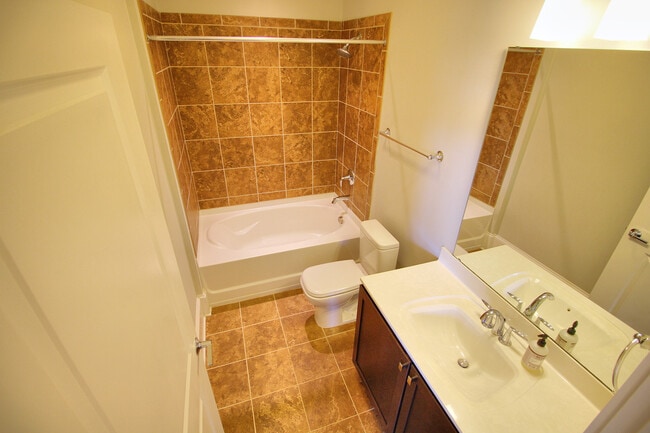 Building Photo - Beautiful Condo in Davis Park with Fantastic Upgrades!  Pet Friendly