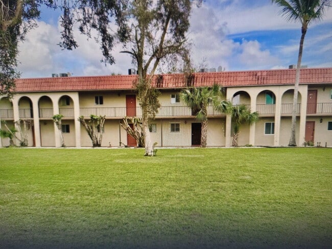 Building Photo - 6094 Forest Hill Blvd