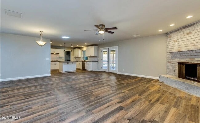 Building Photo - 2502 E Sahuaro Dr