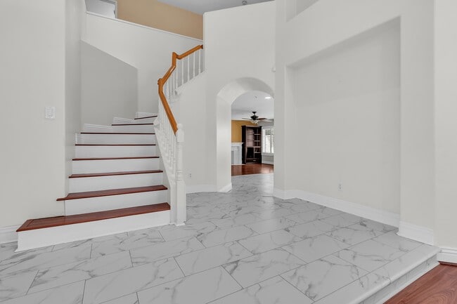 Building Photo - 29767 Southwood Ln