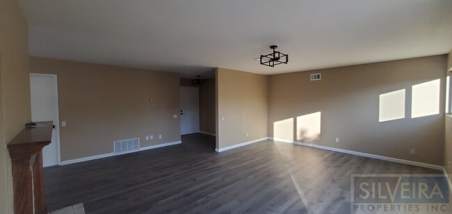 Building Photo - Three Bedroom Home In Santa Maria! Month to Month Tenancy
