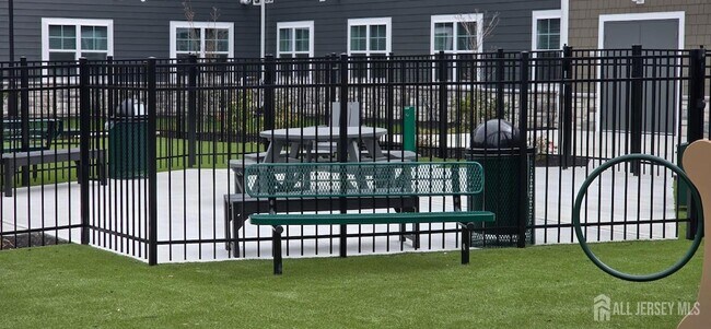 Building Photo - 211 Henderson Rd