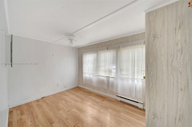 Building Photo - 346 Maple St