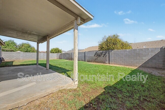 Building Photo - 2272 E Remington Pl