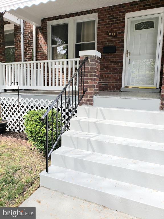 Primary Photo - 1618 D St NE
