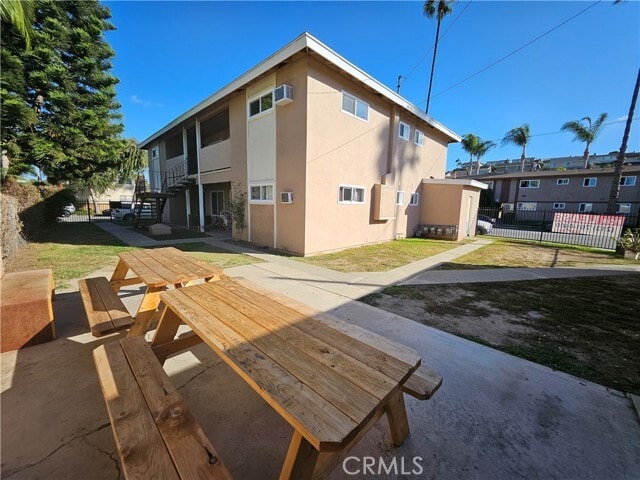 Building Photo - 1381 Burwood St