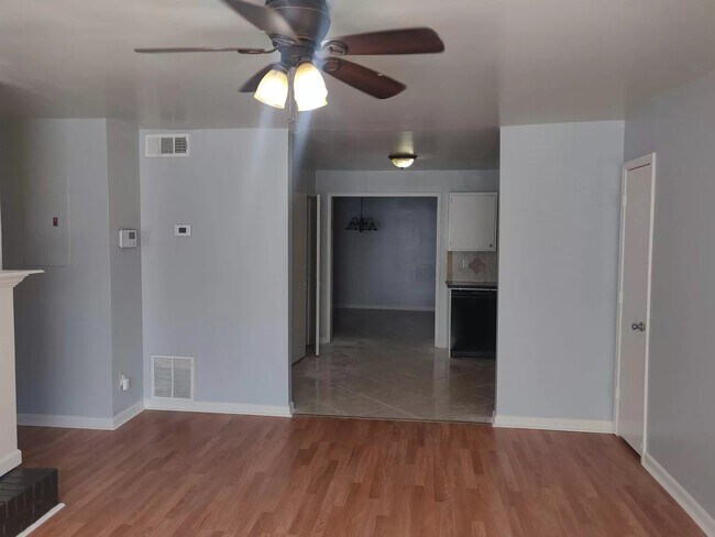 Building Photo - Immediate move -in.   Housing vouchers accepted.