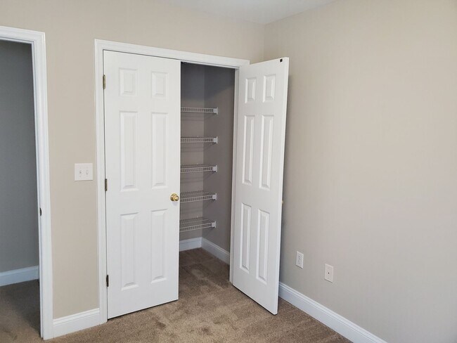 Building Photo - re2102m