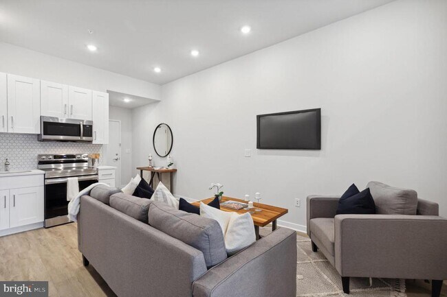 Building Photo - 1330 S Patton St