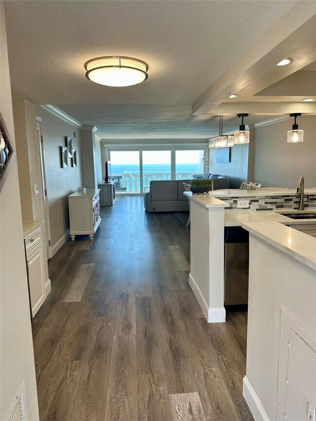 Building Photo - 1012 N Ocean Blvd