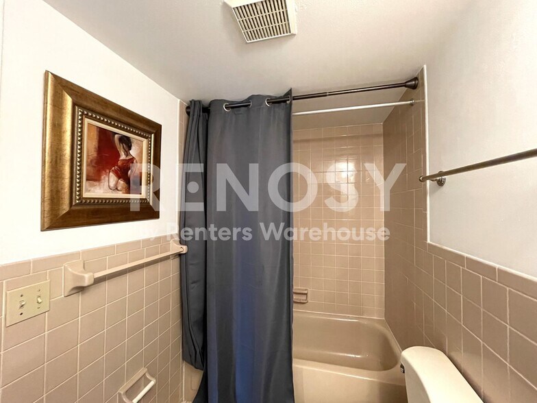Building Photo - 2042 Australia Way W