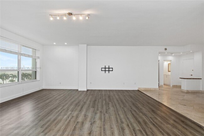 Building Photo - 4925 Collins Ave