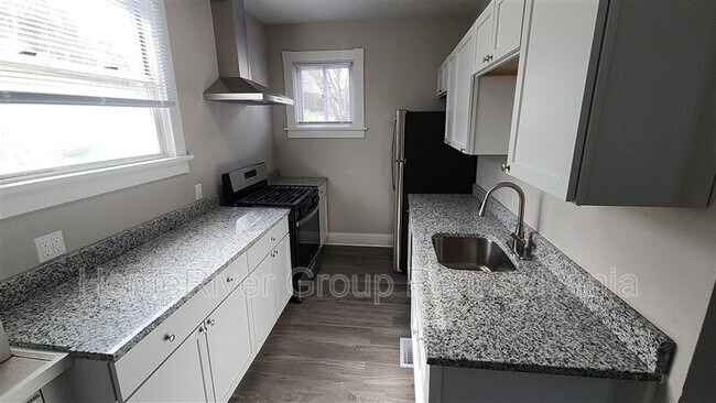 Building Photo - 303 Shady Ave