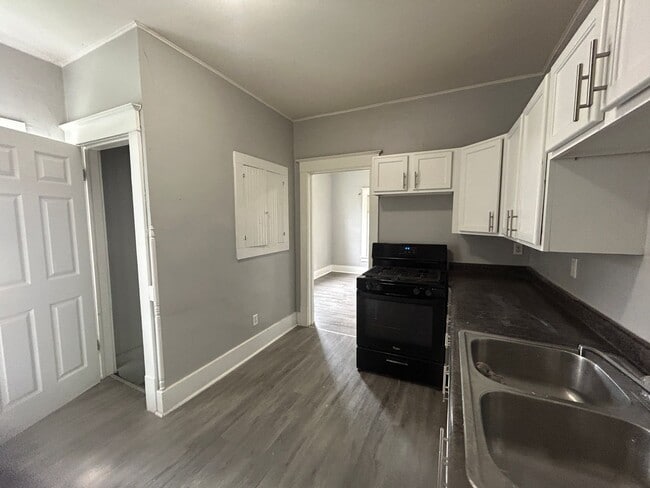 Building Photo - 2 Bedroom 1.5 Bath House in East Moline