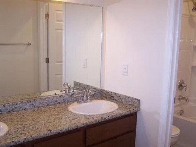 Building Photo - 2092 Moss Glen Loop